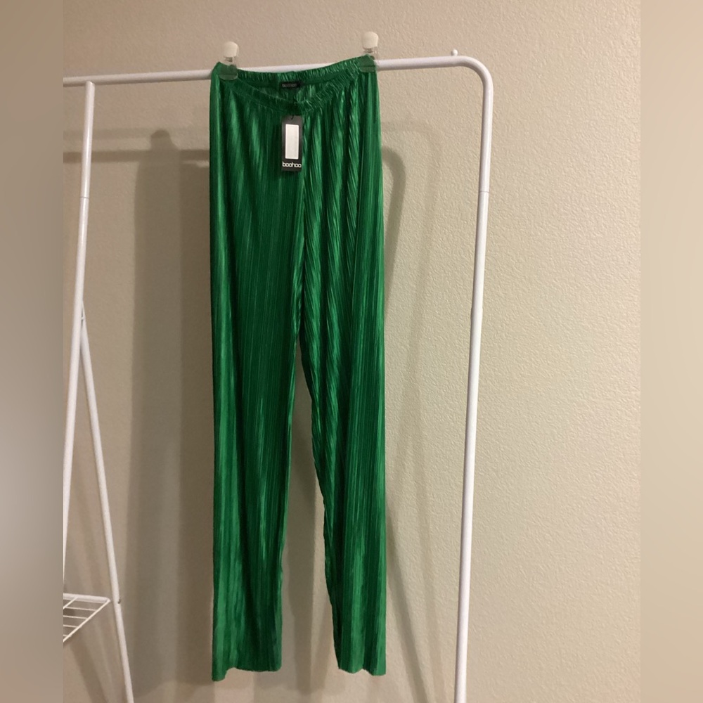 Green Plisse Pants. Great for color blocking!